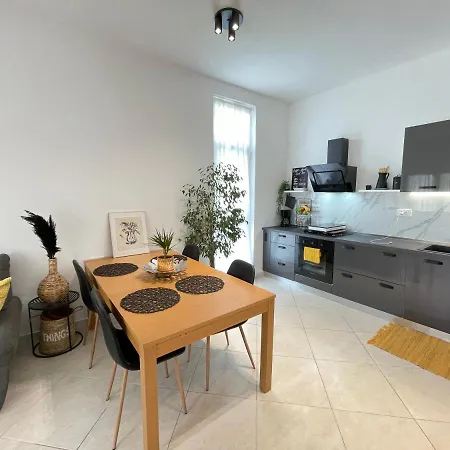 House Runa Апартаменты Пореч